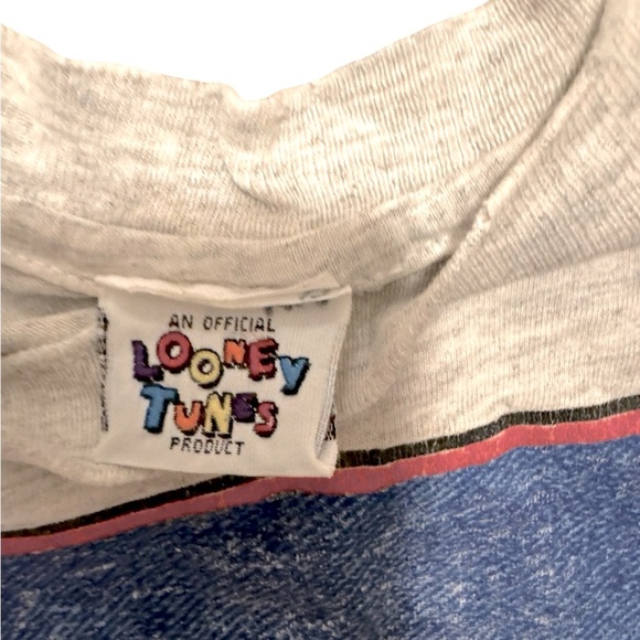 Vintage 90s Looney Tunes Tweety Bird tee single stitch - Picture 2 of 6